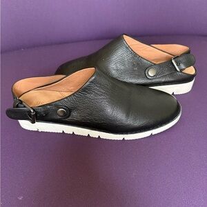 Women’s gentle souls by Kenneth Cole Black Leather Buckle Shoes